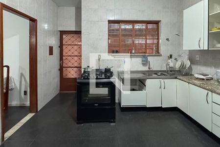 Casa para alugar com 3 quartos, 360m² em Fernão Dias, Belo Horizonte