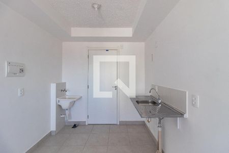 Cozinha de apartamento para alugar com 1 quarto, 28m² em Bom Retiro, São Paulo