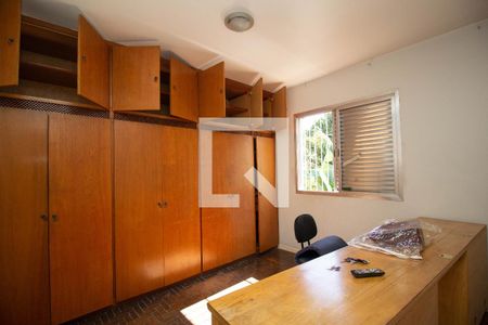 Quarto 1 de casa para alugar com 3 quartos, 290m² em Vila Mangalot, São Paulo