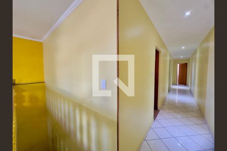 Corredor  de casa à venda com 6 quartos, 223m² em Jardim Leda, Guarulhos