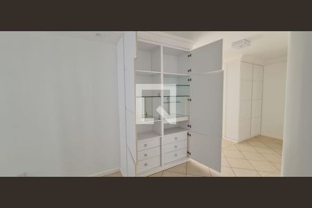 Quarto de casa de condomínio à venda com 4 quartos, 365m² em Loteamento Alphaville Campinas, Campinas