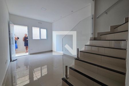 Sala de casa de condomínio para alugar com 2 quartos, 120m² em Vila Caiçara, Praia Grande