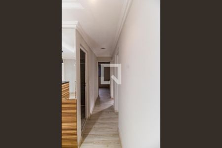Corredor de apartamento para alugar com 3 quartos, 64m² em Vila da Oportunidade, Carapicuíba