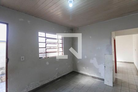 Sala de casa para alugar com 2 quartos, 100m² em Jardim Caguassu, São Paulo
