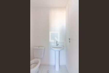 Banheiro  de apartamento à venda com 1 quarto, 27m² em Metalúrgicos, Osasco