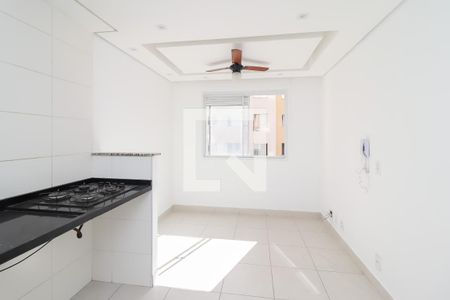 Sala/Cozinha de apartamento para alugar com 2 quartos, 32m² em Itaquera, São Paulo