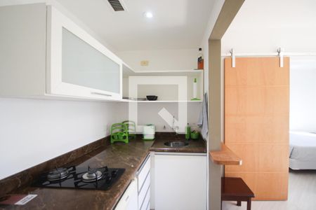Cozinha de apartamento para alugar com 1 quarto, 32m² em Itaim Bibi, São Paulo
