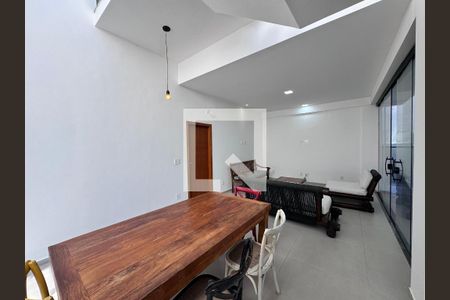 Sala de casa de condomínio para alugar com 3 quartos, 227m² em Vargem Pequena, Rio de Janeiro