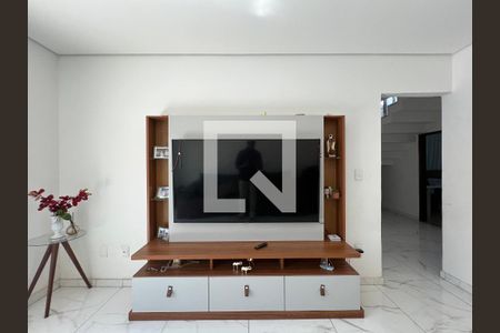 Sala de casa à venda com 4 quartos, 360m² em Parque Xangri-lá, Contagem