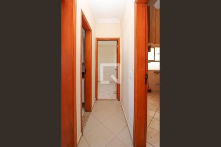 Corredor  de apartamento à venda com 2 quartos, 56m² em Parque Santos Dumont, Taboão da Serra
