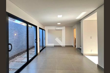 Sala de casa de condomínio para alugar com 3 quartos, 168m² em Chácara Primavera, Campinas