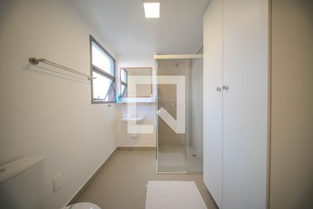 Banheiro de kitnet/studio para alugar com 1 quarto, 29m² em Pompeia, São Paulo