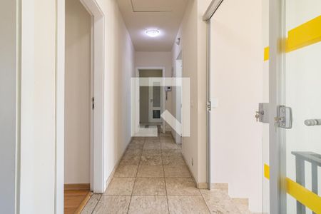 Corredor de casa para alugar com 5 quartos, 363m² em Planalto Paulista, São Paulo