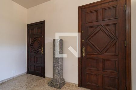 Entrada de casa para alugar com 5 quartos, 363m² em Planalto Paulista, São Paulo