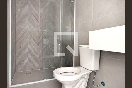 Banheiro de kitnet/studio para alugar com 1 quarto, 29m² em Vila Invernada, São Paulo