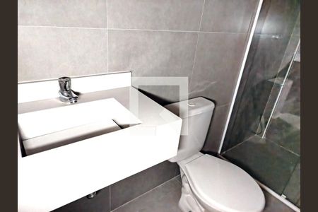 Banheiro de kitnet/studio para alugar com 1 quarto, 33m² em Vila Invernada, São Paulo
