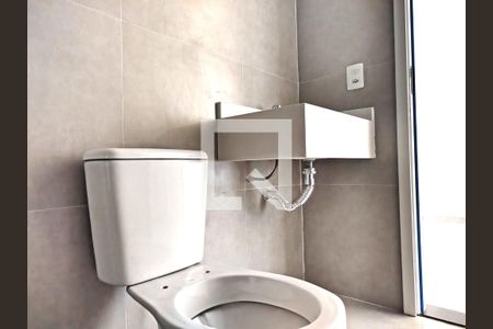 Banheiro de kitnet/studio para alugar com 1 quarto, 29m² em Vila Invernada, São Paulo