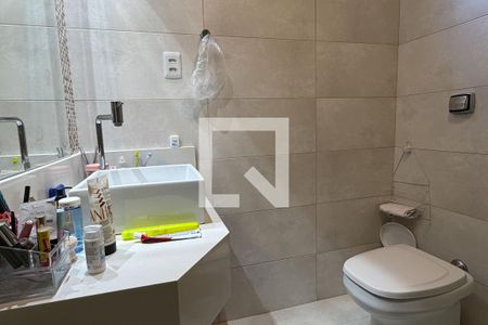 Banheiro da Suíte 1 de apartamento para alugar com 3 quartos, 150m² em Ponta da Praia, Santos