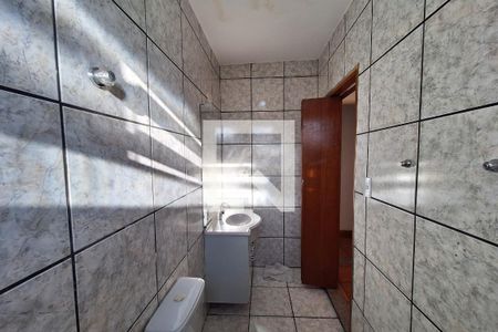 Banheiro da Suíte de casa à venda com 3 quartos, 200m² em Vila Guarani, Santo André