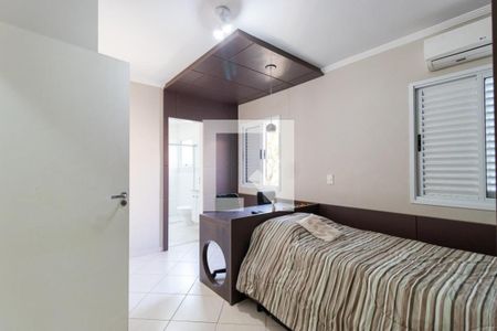 Casa de Condomínio à venda com 3 quartos, 220m² em Santa Teresinha, São Paulo