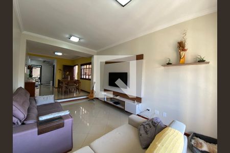 Sala de casa à venda com 3 quartos, 175m² em Rio Pequeno, São Paulo