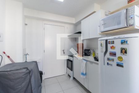 Sala - Cozinha de apartamento para alugar com 1 quarto, 32m² em Vila Carmosina, São Paulo