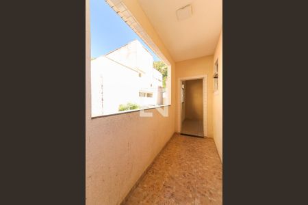 Corredor de apartamento para alugar com 2 quartos, 60m² em Realengo, Rio de Janeiro