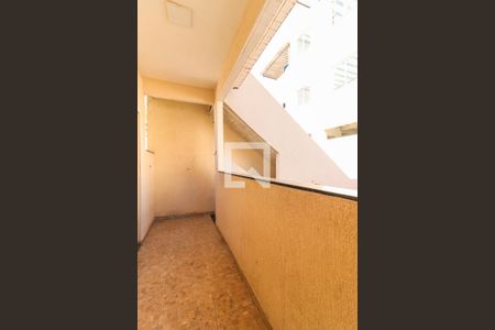 Corredor de apartamento para alugar com 2 quartos, 60m² em Realengo, Rio de Janeiro