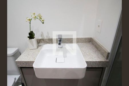 Banheiro de kitnet/studio para alugar com 1 quarto, 20m² em Vila Nova Conceição, São Paulo