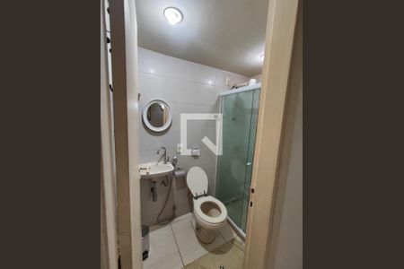 Banheiro de kitnet/studio para alugar com 1 quarto, 25m² em Copacabana, Rio de Janeiro