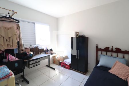 Quarto 2 de apartamento para alugar com 2 quartos, 47m² em Shopping Park, Uberlândia
