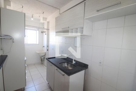 Sala / Cozinha de apartamento para alugar com 2 quartos, 49m² em Vila Roque, São Paulo