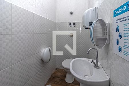 banheiro socia 2_2 de casa para alugar com 10 quartos, 560m² em Vila das Merces, São Paulo