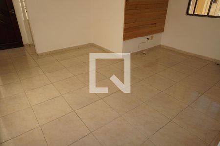 Sala de apartamento para alugar com 2 quartos, 53m² em Jardim Vitória, Embu das Artes