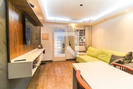 Sala de casa de condomínio para alugar com 2 quartos, 113m² em Vila Curuçá Velha, São Paulo