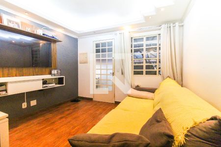 Sala de casa de condomínio para alugar com 2 quartos, 113m² em Vila Curuçá Velha, São Paulo