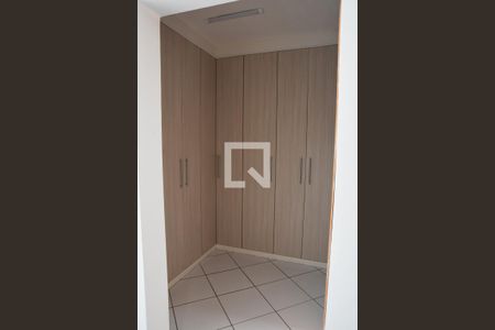Closet de casa à venda com 3 quartos, 250m² em Vila Nambi, Jundiaí