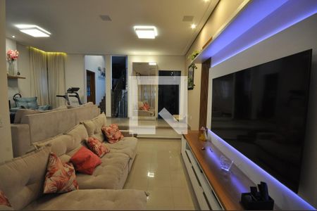 Sala de casa à venda com 3 quartos, 253m² em Horto Florestal, São Paulo