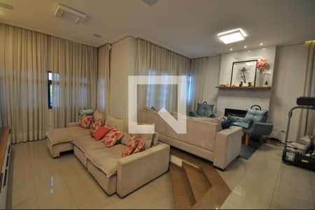Sala de casa à venda com 3 quartos, 253m² em Horto Florestal, São Paulo