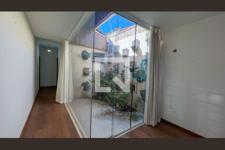 Sala de casa para alugar com 3 quartos, 233m² em Brooklin, São Paulo