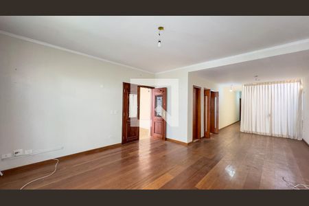 Sala de casa para alugar com 3 quartos, 233m² em Brooklin, São Paulo