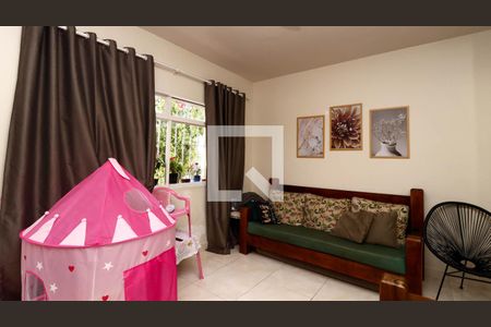 Sala  de casa à venda com 3 quartos, 219m² em Jardim Ouro Preto, Taboão da Serra