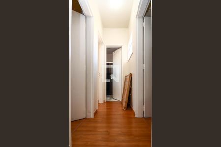 Corredor de casa à venda com 3 quartos, 219m² em Jardim Ouro Preto, Taboão da Serra