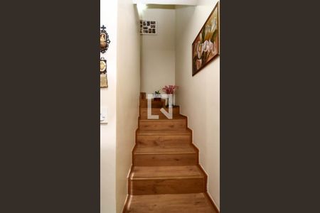 Escada de casa à venda com 3 quartos, 219m² em Jardim Ouro Preto, Taboão da Serra