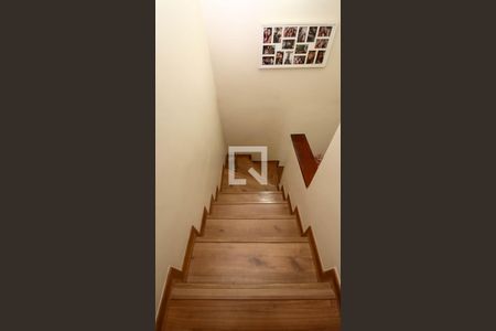Escada de casa à venda com 3 quartos, 219m² em Jardim Ouro Preto, Taboão da Serra
