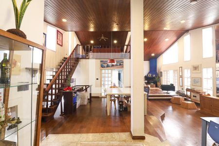 Casa de Condomínio para alugar com 3 quartos, 780m² em Vila Irmaos Arnoni, São Paulo