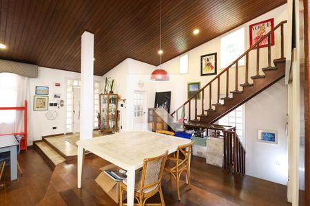 Casa de Condomínio para alugar com 3 quartos, 780m² em Vila Irmaos Arnoni, São Paulo