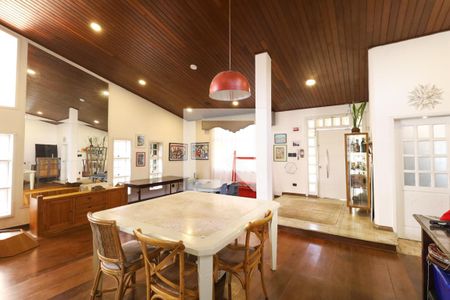 Casa de Condomínio para alugar com 3 quartos, 780m² em Vila Irmaos Arnoni, São Paulo