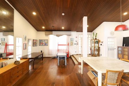 Casa de Condomínio para alugar com 3 quartos, 780m² em Vila Irmaos Arnoni, São Paulo