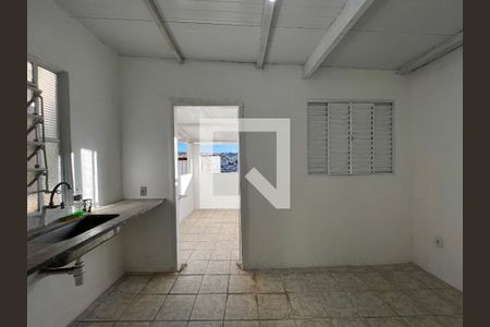 Cozinha de casa para alugar com 1 quarto, 55m² em Novo Glória, Belo Horizonte